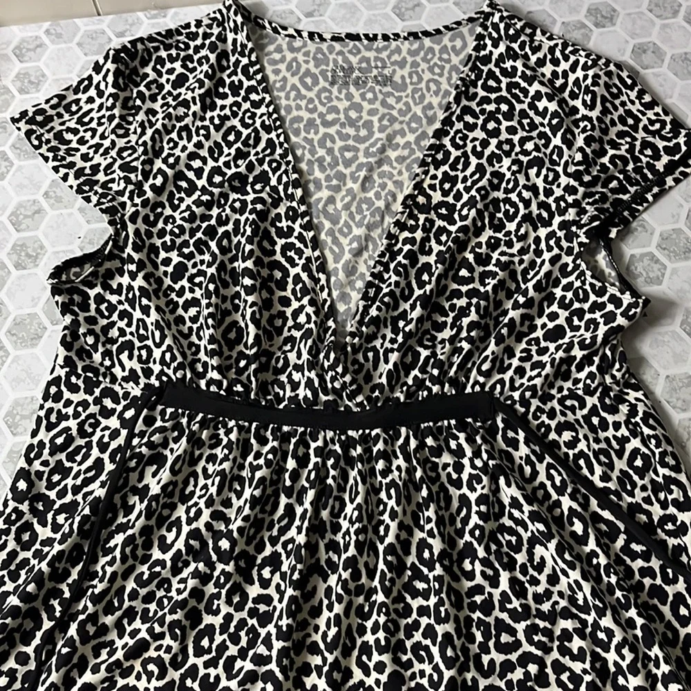 Gilligan & O Malley Large Sleepwear Animal Print V Neck Pajama Shirt